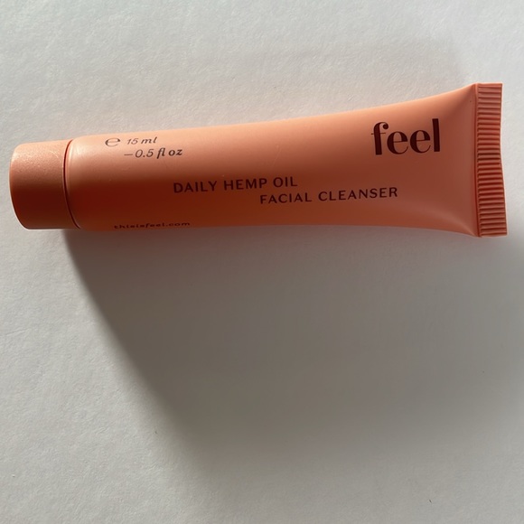 Bundle of (5) travel size facial cleansers - Picture 11 of 13